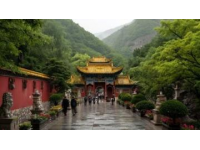太原蒙山大佛景區探秘：云霧中的千年古佛遺址之旅
