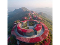 脫身于都市喧囂，步入鄧水雲(yún)門谷。