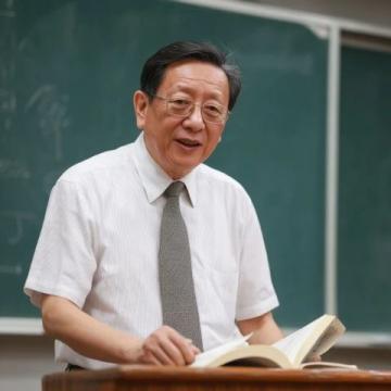 學歷雖淺,郭德綱卻能博古通今