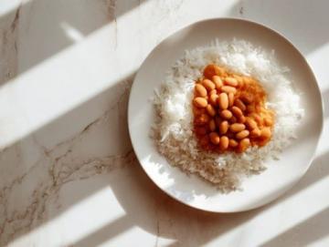 云南傳統名小吃：承載歷史與鄉愁的豆燜飯