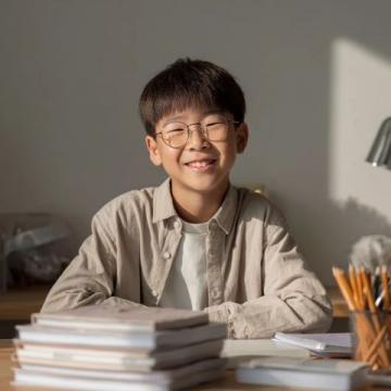 中考英語是許多學生關注的焦點，掌握核心知識點和應試技巧對提高成績至關重要