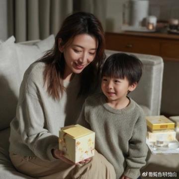 郝劭文妻子二胎生子，曬兒子吃雞腿照笑翻網(wǎng)友