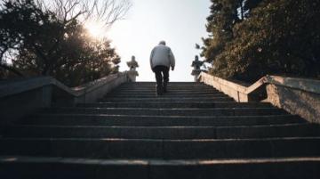 被忽視的五個延壽秘訣：真正的長壽之道隱藏在日常細節中