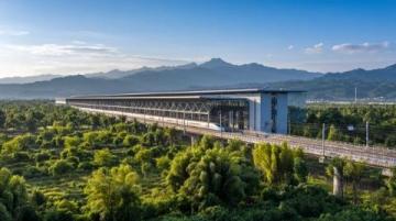 海南島五日游攻略：探索美麗的海島風光、歷史文化遺跡和獨特的自然風貌。