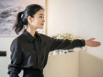 楊穎面容憔悴給澳門小店站臺，頂流資源大跌黃曉明離婚真相為何如此反轉？