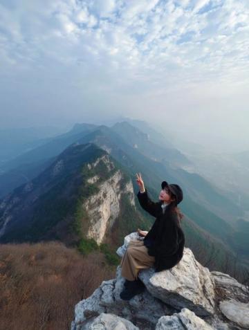 青島高中生參加合格考,校外午餐偶遇嶗山美景
