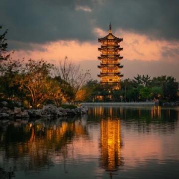 屈原公園點綴沅江畔，常德城里的璀璨明珠