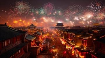 中緬邊城:煙花綻放的異域夢境