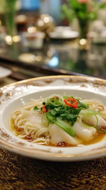 青椒肉絲，這道經典的中式家常菜，以其色澤鮮艷、口感豐富而受到眾多食客的喜愛