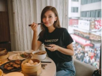 上海學(xué)子共度溫馨年夜，美食薈萃盡顯青春風(fēng)采