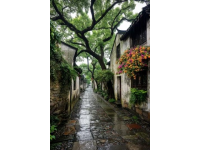 路過漢正街，在武漢的鬧市區還有這樣有年代感的老房子，鋁合金，防盜窗，花床單