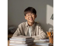 中考英語是許多學(xué)生關(guān)注的焦點(diǎn)，掌握核心知識點(diǎn)和應(yīng)試技巧對提高成績至關(guān)重要