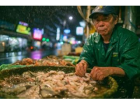 成都魚販與城管的小風(fēng)波：民生艱難還是城市管理不善？