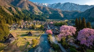探索人間仙境：四川九寨溝深度游指南與體驗