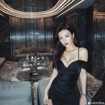 一名伊朗美女網紅在游覽桂林后,感慨萬千的落淚了