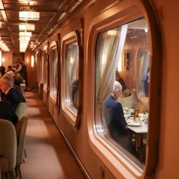 火車美食之旅”——新疆特色美食來到你的座位