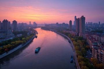 湖州是一座具有2300多年歷史的江南古城，有絲綢之府，魚米之鄉，文化之邦的美