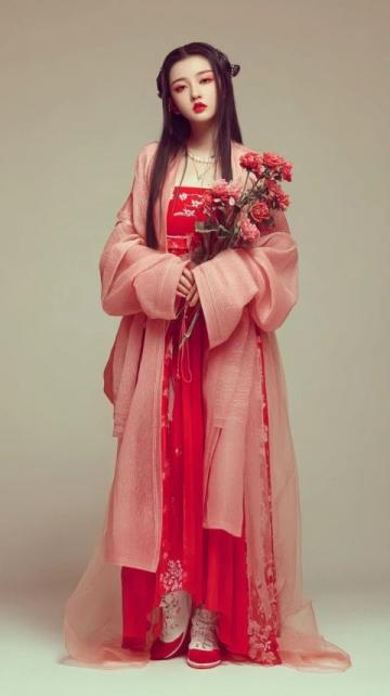 穿漢服品味湖湘特色美食