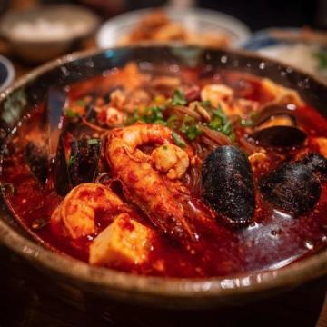 鄭州夏日尋味記：與KOL同探蘇北龍蝦館，一飽口福的美味盛宴