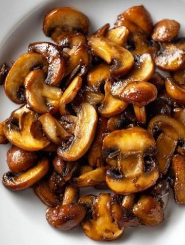 昆明市場迎來平價(jià)雞樅替代品：雞油菌和紅菇上市口感佳價(jià)格親民