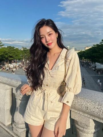 一名伊朗美女網紅在游覽桂林后,感慨萬千的落淚了