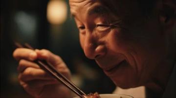 退休大爺組團(tuán)甘肅嘗美食,五份麻辣燙后豪點(diǎn)十三道佳肴