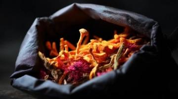(美食之云南篇)昆明子弟薯片(麻辣味)藏在脆香里的滇式熱辣