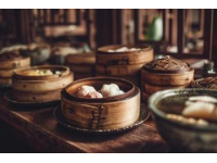 潮州美食作為中國四大菜系之一粵菜的重要組成部分，以其精致講究、清而不淡聞名遐邇