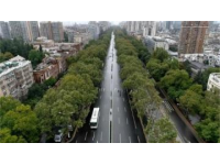 廣州的氣溫漸漸攀升，假期里總想著到戶外走走,交通便利、地鐵直達的白云山