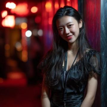 楊穎面容憔悴給澳門小店站臺，頂流資源大跌黃曉明離婚真相為何如此反轉？