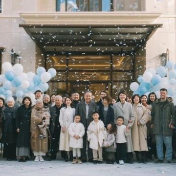陸毅攜家人回哈爾濱老家探親