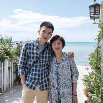 陸毅攜家人回哈爾濱老家探親