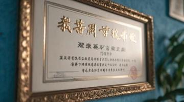 江蘇婚禮車隊遇高考禁行路段，交警暖心護航見證感人一幕