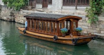 今天，我從杭州西湖旅游，專門乘車到河坊街素滿香素食自助餐店就餐