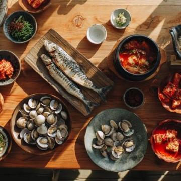 青島必嘗美食:漁家小院海鮮塔鮮美誘人