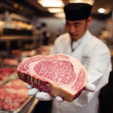 有朋友問李佳琦15分鐘賣出的10000份的牛排是不是合成肉？質量到底怎么樣？到底