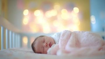 嬰幼兒睡眠安全全攻略:床墊選擇、睡姿調整與環境打造(必看!)