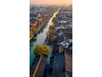 烏鎮(zhèn)，這座擁有千年歷史的江南古鎮(zhèn)，宛如一顆璀璨的明珠，散發(fā)著迷人的魅力