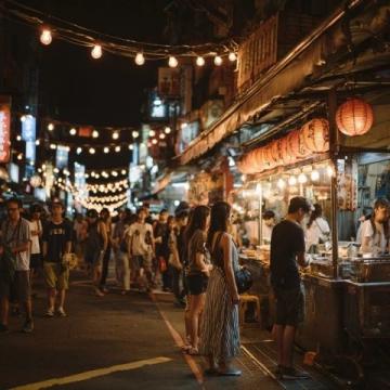 壽寧路美食夜市未有拆遷計(jì)劃，市場(chǎng)監(jiān)管部門正整治無(wú)證經(jīng)營(yíng)商戶