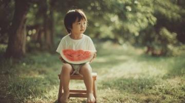 美食的白月光(童年白月光美食的回歸：時光與味道的重逢)