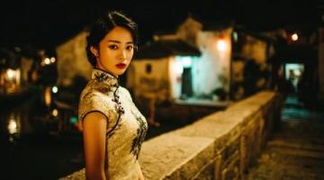 一名伊朗美女網紅在游覽桂林后,感慨萬千的落淚了