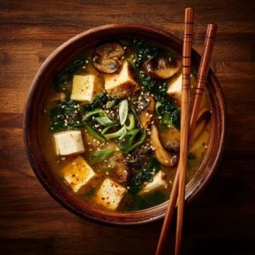 多樣佳肴制作秘籍:咸蛋黃豆腐草頭湯、酸菜臘肉炒春筍等美味食譜