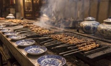 
新疆地道風味：1元享1斤烤羊肉串
