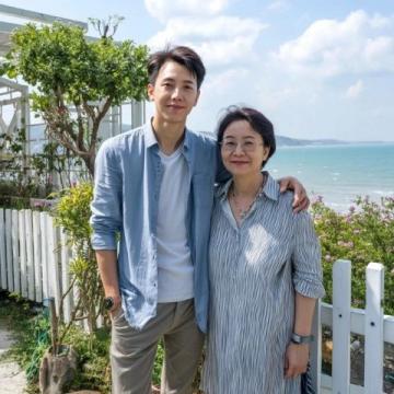 陸毅攜家人回哈爾濱老家探親
