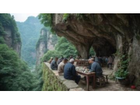 張家界三日游攻略:實(shí)用貼士與最新資源信息,深度挑戰(zhàn)天門(mén)山、國(guó)家森林公園經(jīng)典游,避坑指南與美食推薦