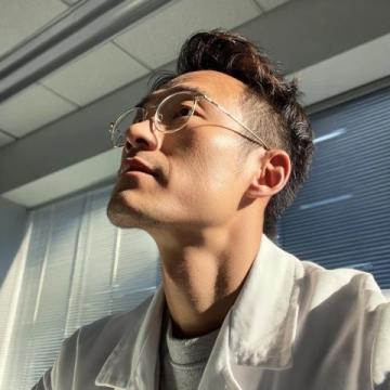 張曉磊發(fā)了一條爆款文章，標(biāo)題引發(fā)無數(shù)人熱議這個(gè)醫(yī)生火了！