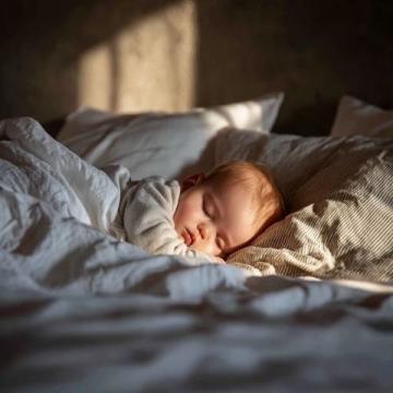 嬰幼兒睡眠安全全攻略:床墊選擇、睡姿調整與環境打造(必看!)