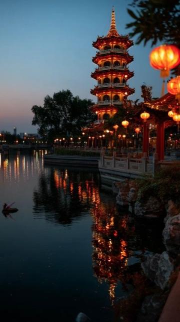 北京通州月亮河小鎮夜市：從疫情復蘇到五一爆火的蛻變之旅