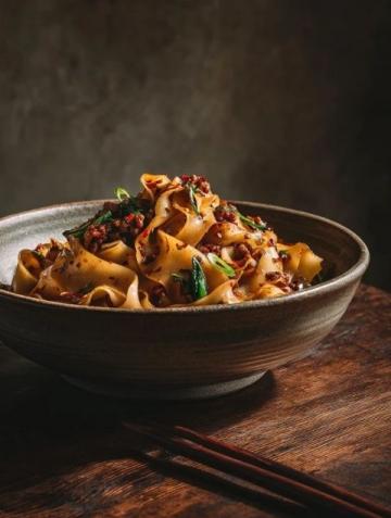 陜西安康特色美食：漢陰澗池燴面片制作與魅力解析