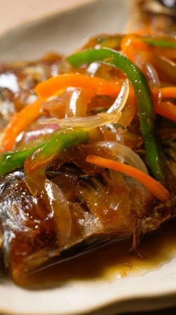 夏日微風中的味蕾享受：寶應六月鮮蟹黃魚頭煲